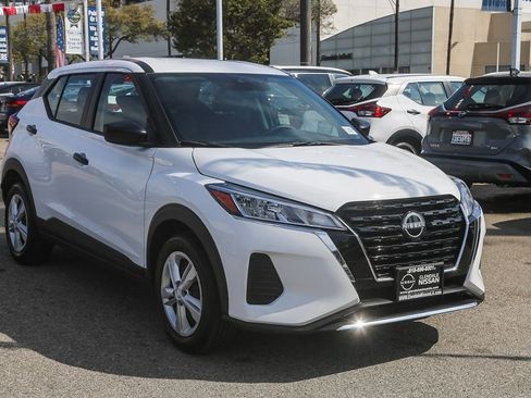 Certified 2025 Nissan Kicks Play S FWD image 3