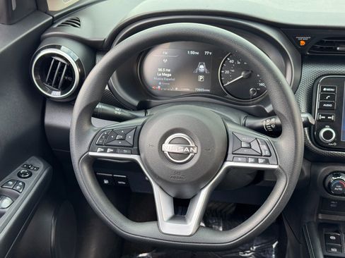 Used 2022 Nissan Kicks SV image 16