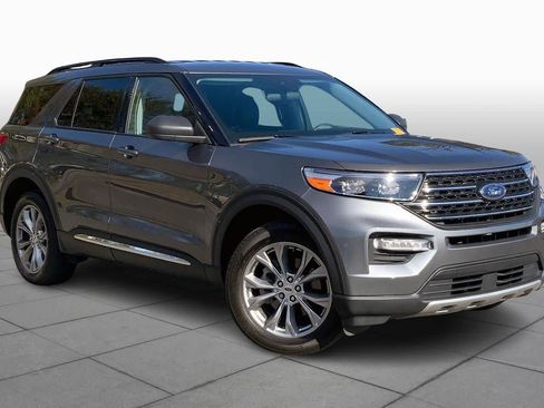 Used 2023 Ford Explorer XLT w/ Equipment Group 202A image 2