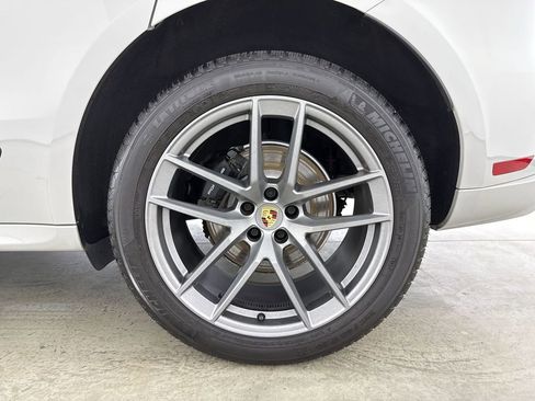 Certified 2024 Porsche Macan AWD/4WD image 14