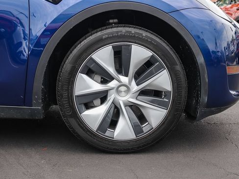 Used 2024 Tesla Model Y Long Range AWD/4WD image 11
