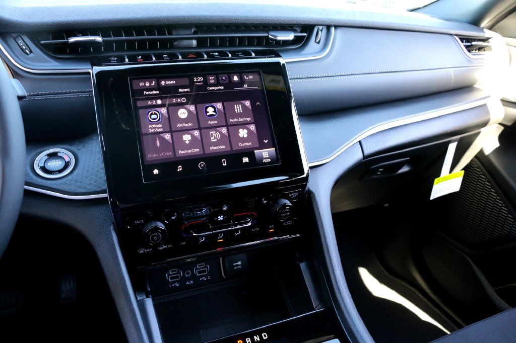 New 2025 Jeep Grand Cherokee Laredo w/ Luxury Tech Group I RWD image 13