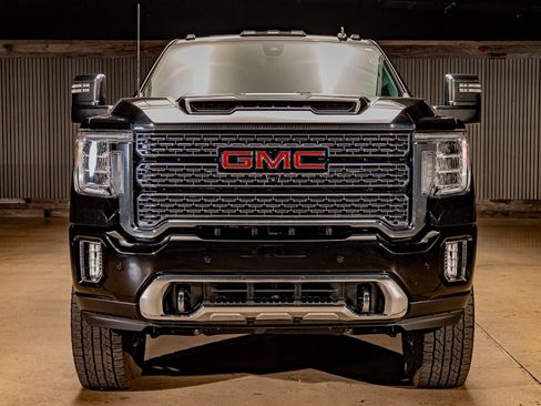 Used 2021 GMC Sierra 2500 Denali w/ Denali Black Diamond Edition image 2