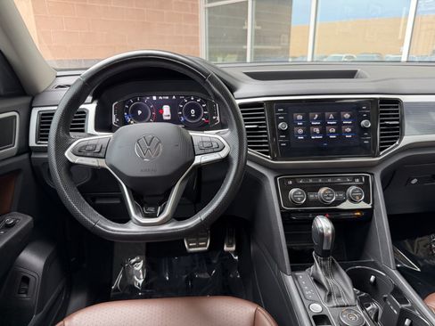 Used 2023 Volkswagen Atlas SEL R-Line AWD/4WD image 16