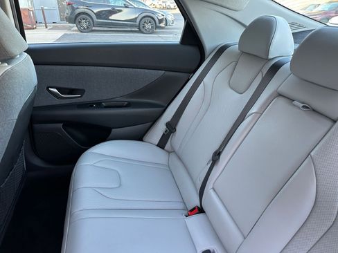 Used 2025 Hyundai Elantra Limited image 39