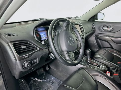 Used 2019 Jeep Cherokee Trailhawk w/ Cold Weather Group image 15