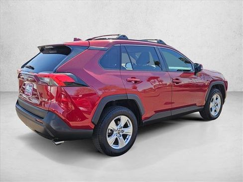 Used 2021 Toyota RAV4 XLE w/ Convenience Package FWD image 5