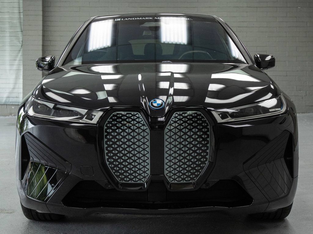 Used 2024 BMW iX xDrive50 w/ Premium Package AWD/4WD image 5