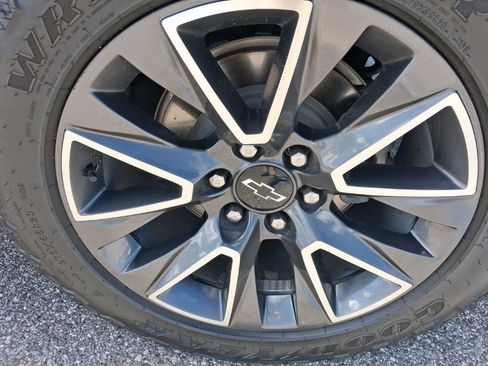 Used 2023 Chevrolet Suburban Z71 w/ Luxury Package image 15