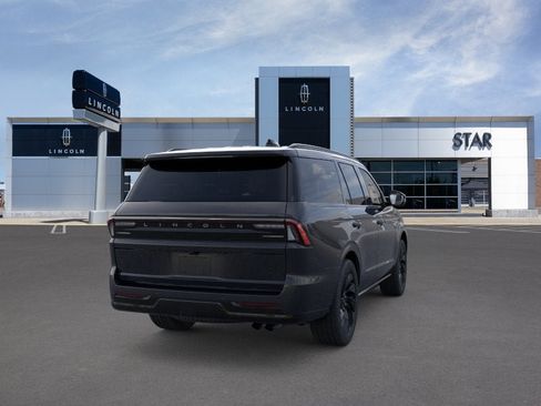 New 2026 Lincoln Navigator Reserve w/ Jet Appearance Package AWD/4WD image 8