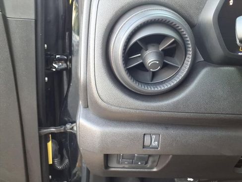 Used 2025 Chevrolet Colorado Trail Boss AWD/4WD image 23