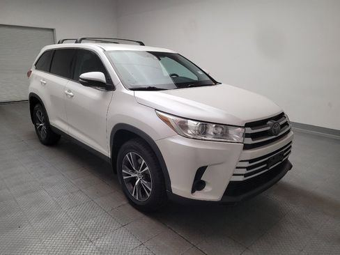 Used 2019 Toyota Highlander LE w/ Carpet Mat Package (TMS) FWD image 13