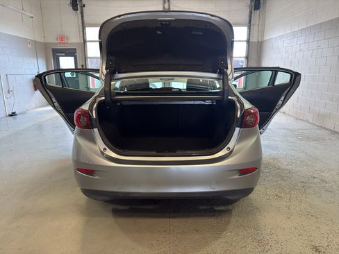 Used 2016 MAZDA MAZDA3 i Touring w/ Popular Equipment Package FWD image 11
