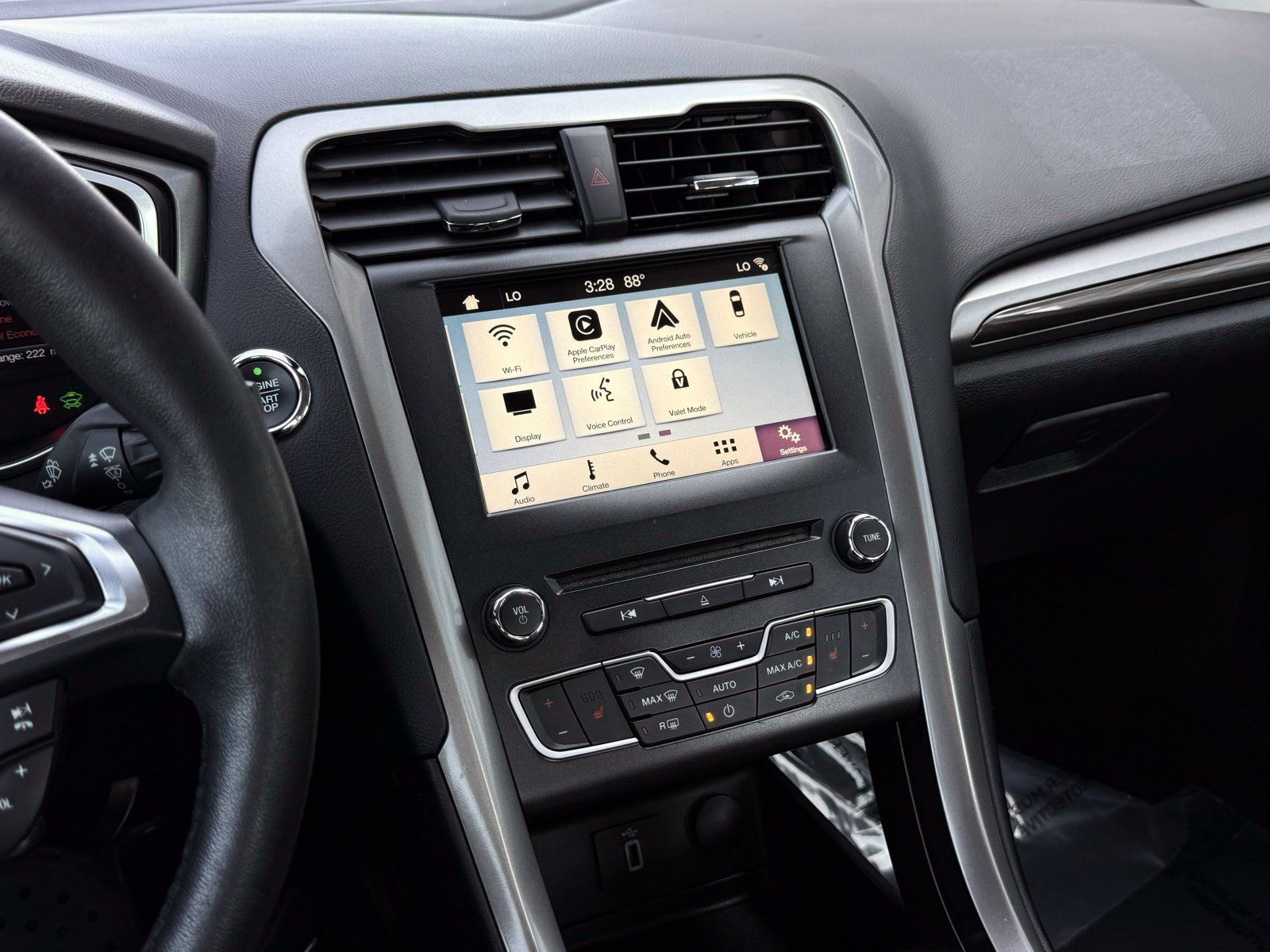 Used 2018 Ford Fusion SE w/ Equipment Group 602A FWD image 35
