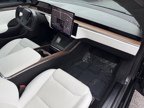 Used 2022 Tesla Model S image 19