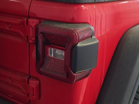 Used 2024 Jeep Wrangler Unlimited Rubicon 4xe AWD/4WD image 13