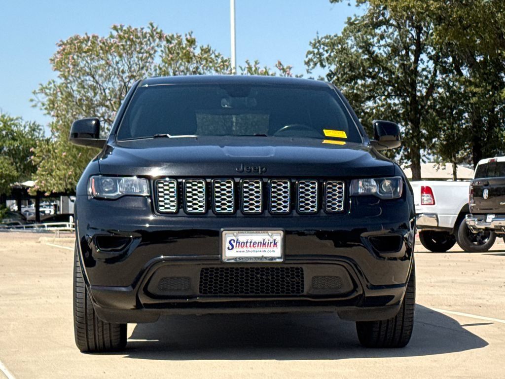 Used 2022 Jeep Grand Cherokee Laredo X RWD image 2
