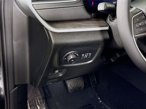 New 2025 Jeep Grand Cherokee L Limited w/ Trailer Tow Package image 5