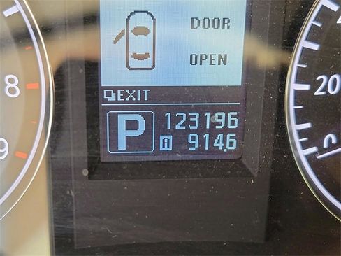 Used 2015 INFINITI Q40 w/ Moonroof Package image 21