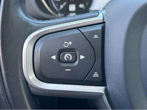 Used 2020 Volvo XC60 T5 Momentum w/ Protection Package Premier FWD image 28