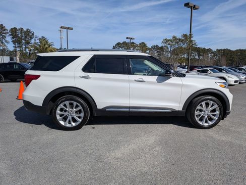 Certified 2023 Ford Explorer Platinum w/ Technology Package image 2
