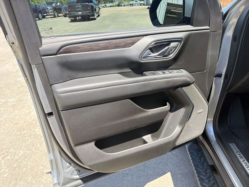 Used 2023 Chevrolet Tahoe Z71 w/ Luxury Package AWD/4WD image 23
