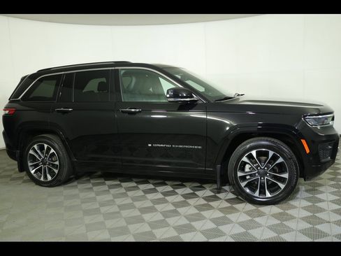 Used 2022 Jeep Grand Cherokee Overland w/ Luxury Tech Group IV image 14