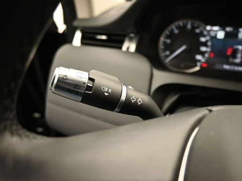 Used 2021 Land Rover Discovery Sport S image 11