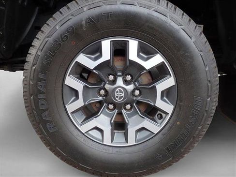 Used 2021 Toyota Tacoma TRD Off-Road AWD/4WD image 7