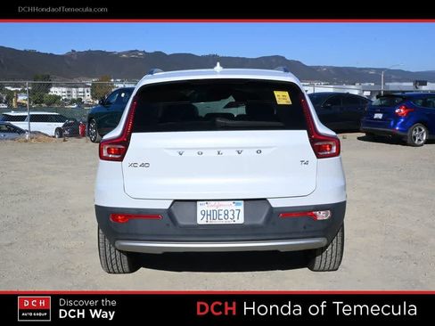 Used 2021 Volvo XC40 T4 Momentum FWD image 6