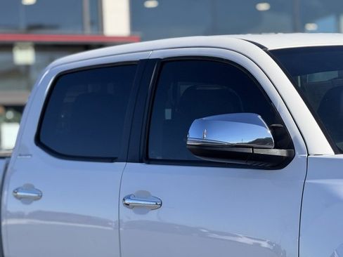 Used 2017 Toyota Tacoma Limited image 4