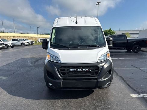 Used 2024 RAM ProMaster 2500 w/ Convenience Group FWD image 3