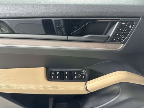 New 2026 Porsche Cayenne image 33