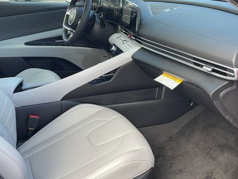 New 2025 Hyundai Elantra Limited image 33