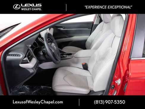 Used 2023 Toyota Camry SE w/ Cold Weather Package FWD image 17