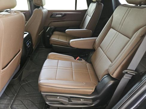 Used 2025 Chevrolet Tahoe High Country AWD/4WD image 31