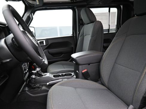 New 2025 Jeep Gladiator Sport image 13