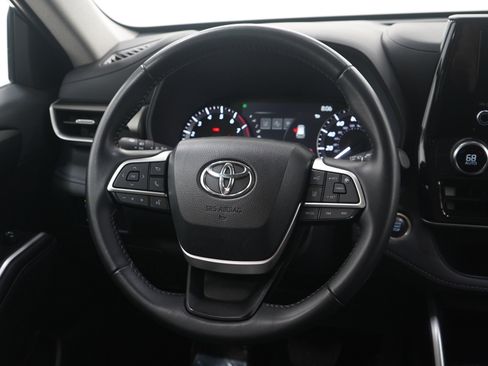 Used 2024 Toyota Highlander LE image 19
