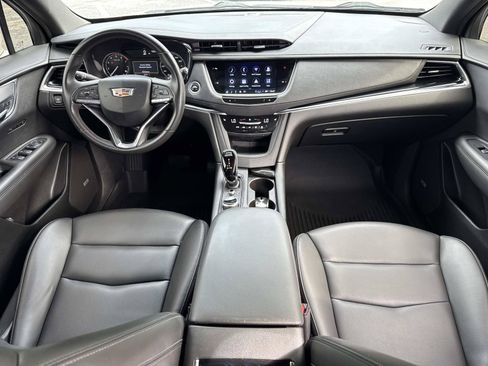 Used 2025 Cadillac XT6 Luxury FWD image 29