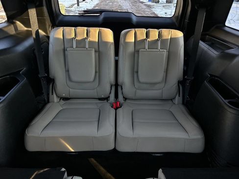 Used 2018 Ford Explorer XLT w/ Equipment Group 202A image 18