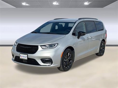 New 2026 Chrysler Pacifica Select image 1