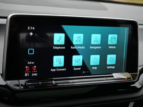 New 2026 Volkswagen Atlas Cross Sport SE image 11