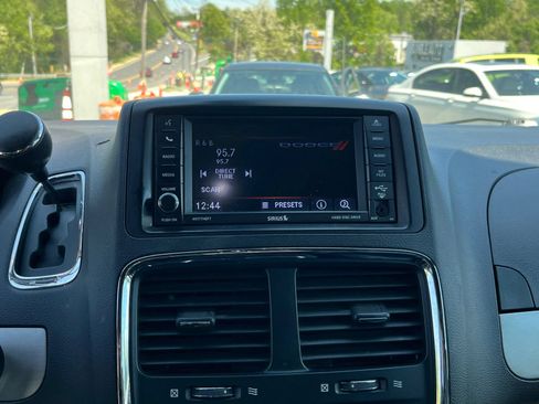 Used 2018 Dodge Grand Caravan GT FWD image 16