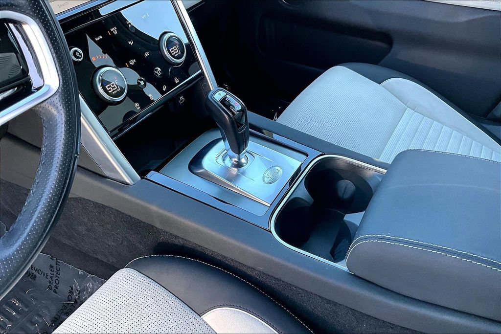 Certified 2022 Land Rover Discovery Sport SE R-Dynamic AWD/4WD image 16