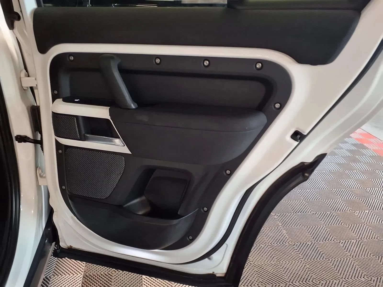 Used 2023 Land Rover Defender 110 S AWD/4WD image 9