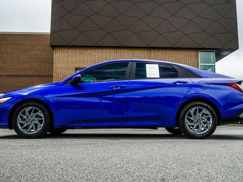 Used 2024 Hyundai Elantra SEL FWD image 10