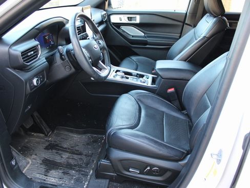 Used 2020 Ford Explorer ST w/ Premium Technology Package image 16