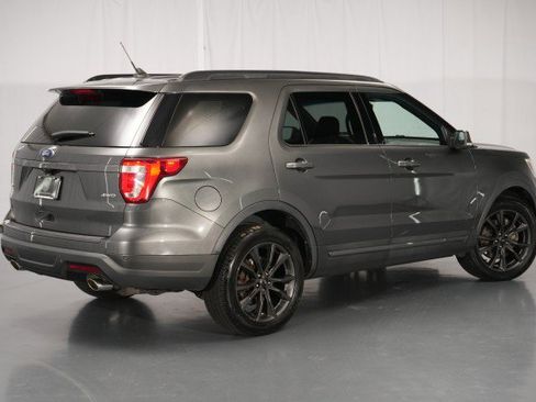 Used 2019 Ford Explorer XLT w/ Equipment Group 202A AWD/4WD image 13