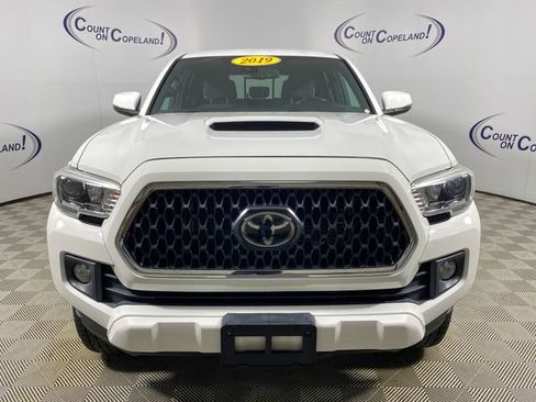Certified 2019 Toyota Tacoma TRD Sport AWD/4WD image 2