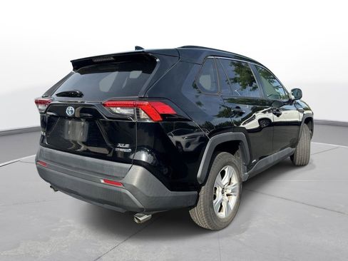 Used 2021 Toyota RAV4 XLE w/ Convenience Package image 6